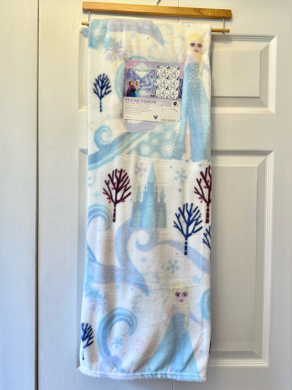 Disney Frozen Elsa Plush Throw in Light Blue, White & Navy (50x70)
